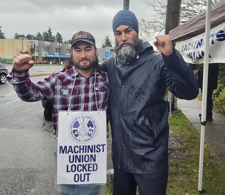 [Photo] NDP Leader Jagmeet Singh joins picket line for Kal Tire employees